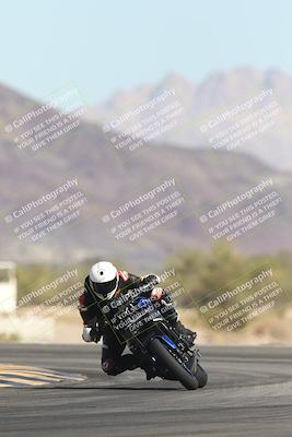 media/Oct-30-2025-Racers Edge (Thu) [[dabbdaf680]]/3-B Group/Session 2 (Turn 14)/